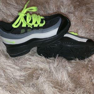 Toddler Nike Airmax size 8